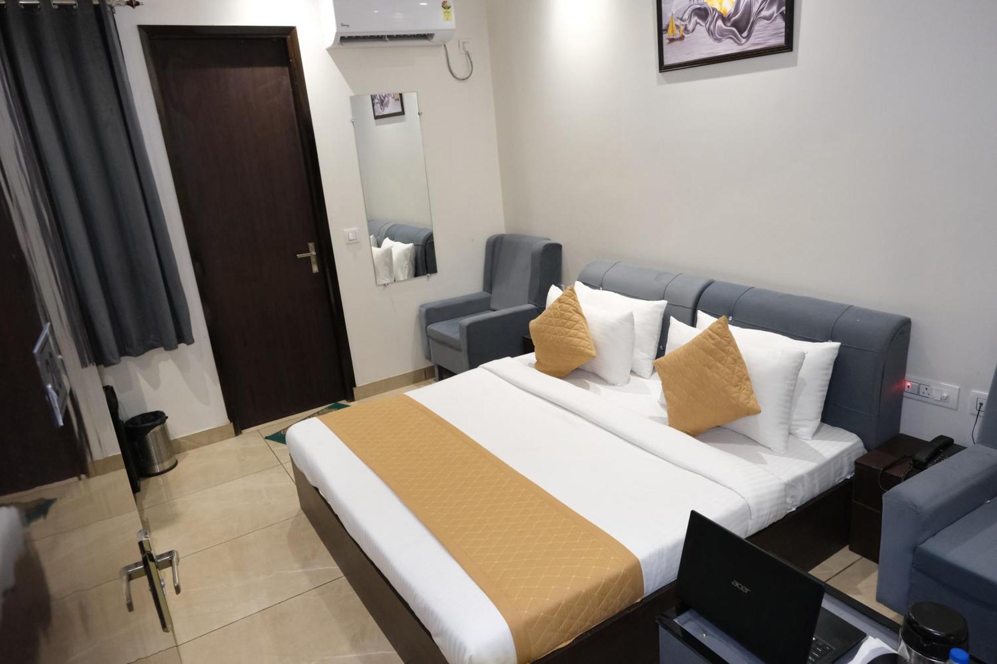 Hotel De Hocks Deluxe - New Delhi Railway Station Exteriör bild