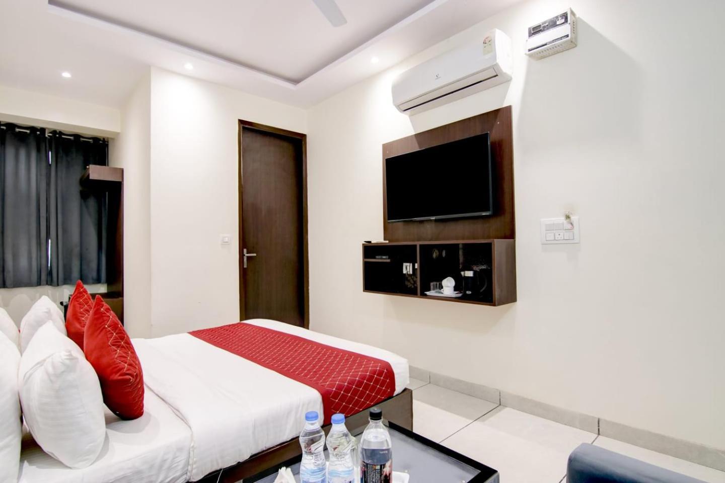 Hotel De Hocks Deluxe - New Delhi Railway Station Exteriör bild