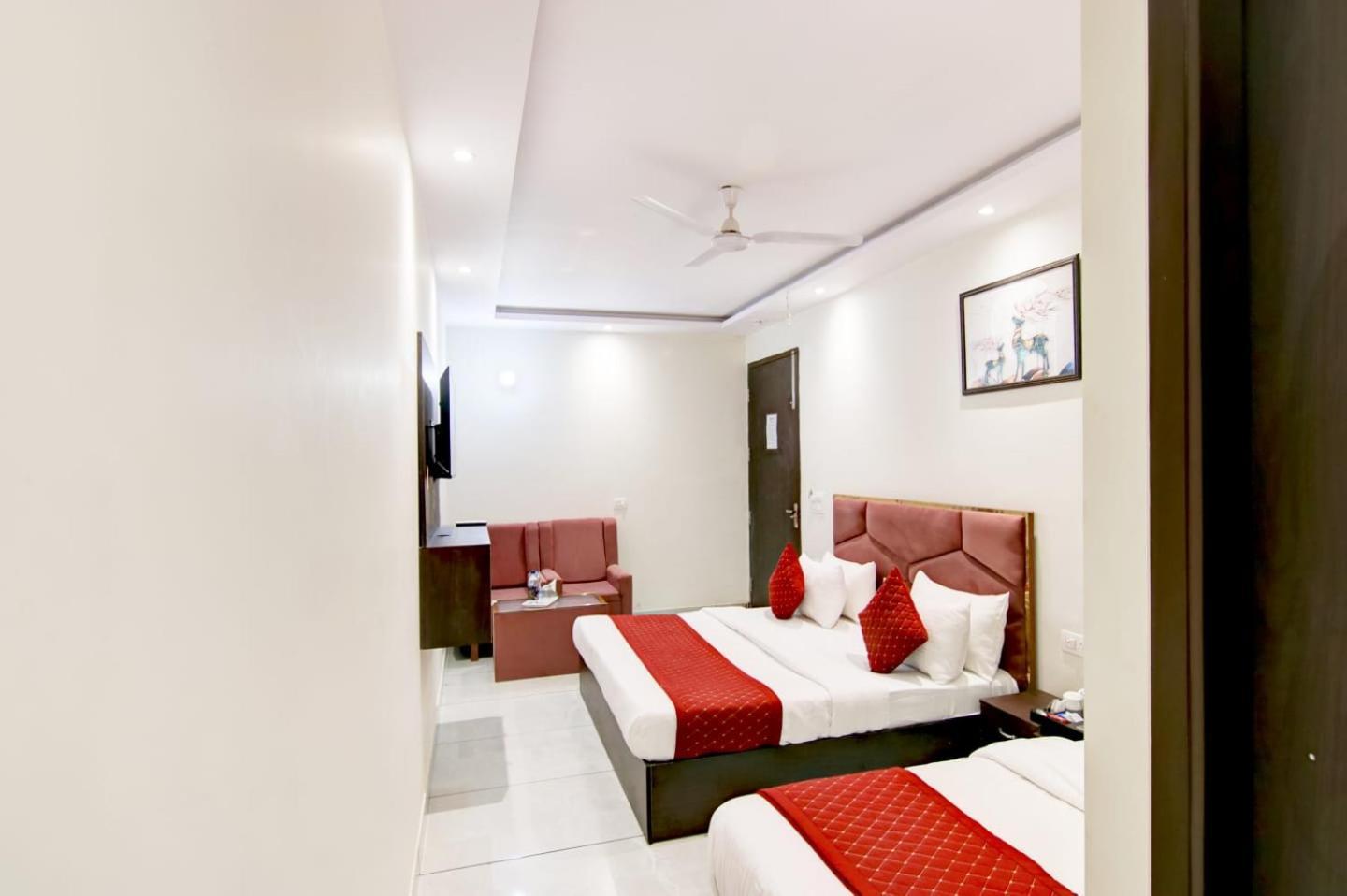 Hotel De Hocks Deluxe - New Delhi Railway Station Exteriör bild