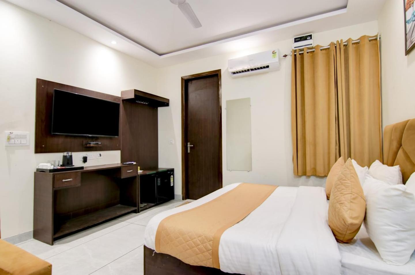 Hotel De Hocks Deluxe - New Delhi Railway Station Exteriör bild