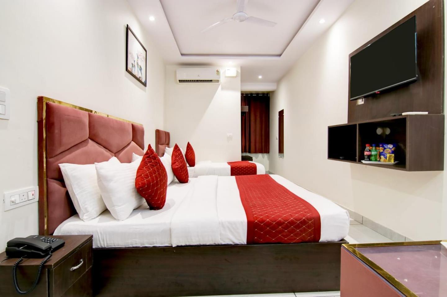 Hotel De Hocks Deluxe - New Delhi Railway Station Exteriör bild